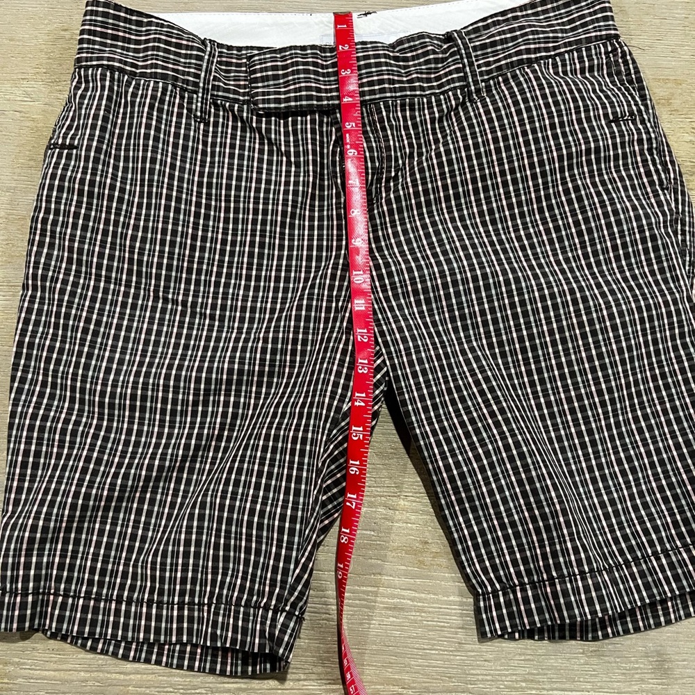 Old Navy Plaid Bermuda Shorts Women’s 14 Mid-Rise Black Pink Check - Picture 6 of 8
